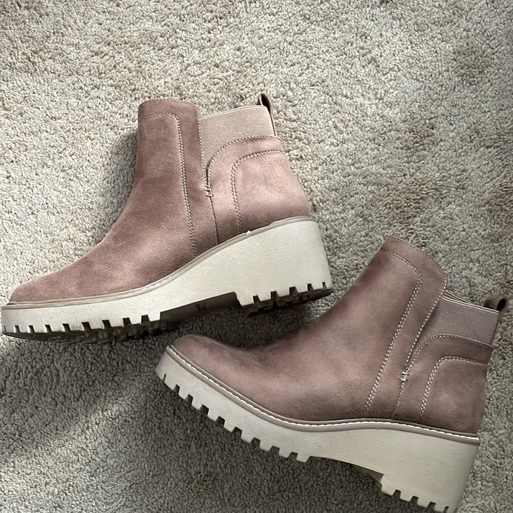 Dolce Vita Rielle bootie size 8.5